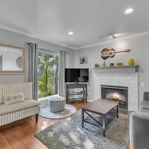 Nash Star Private - 2bed, 2bath, Sleep 6, 25 Min Walk To Broadway And Attractions, Pool, Gym Nashville